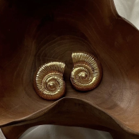 Boucles d’Oreilles Coquillage Doré – Élégance Naturelle & Bohème