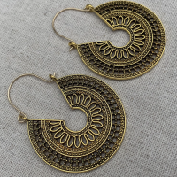 Créoles Dorées Bohème – Grandes Boucles Ethniques au Style Libre