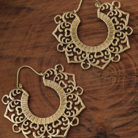 Boucles d’Oreilles Tribales en Laiton – Créoles Dorées au Style Boho et Affirmé