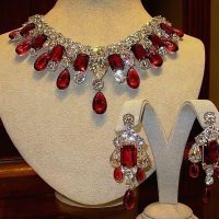 Ensemble de Bijoux Élégance Royale – Diamants et Rubis